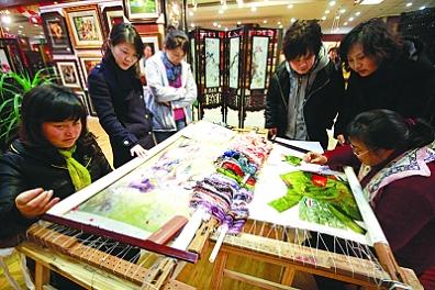 繡娘表演，鎮湖刺繡，天堂繡現場